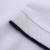 Puošnaus žakardinio trikotažo apykaklę ir rankogalius pabrėžia kontrastinės spalvos juostelė